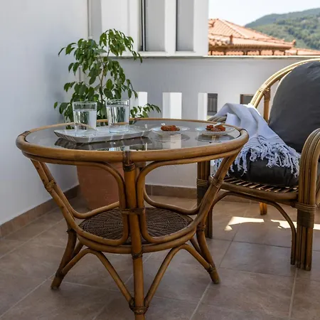 The Grey Nest - Hideaway Apartment