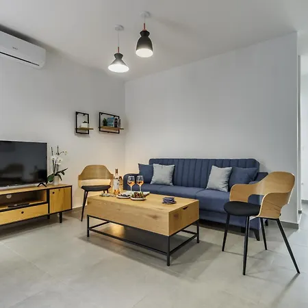 The Grey Nest - Hideaway Apartment